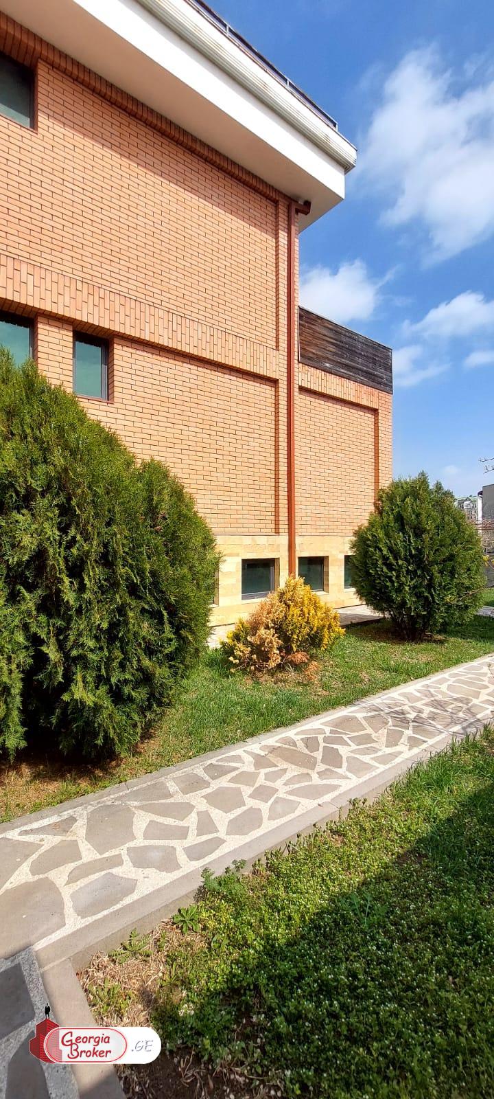 в аренду дом с новым ремонтом 9-комнат