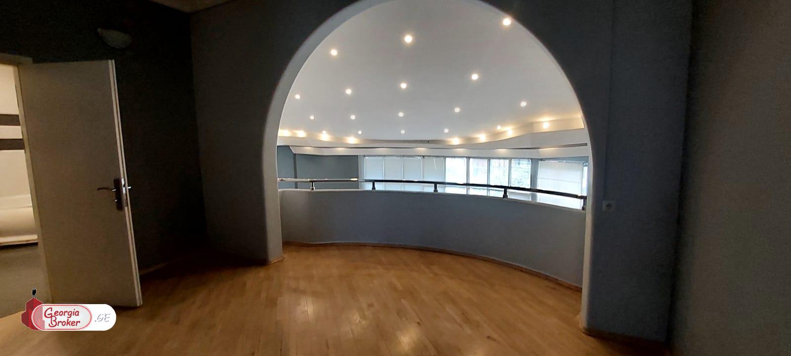 ქირავდება ახალი გარემონტებული  კომეციული   ფართი  საბურთალოზე