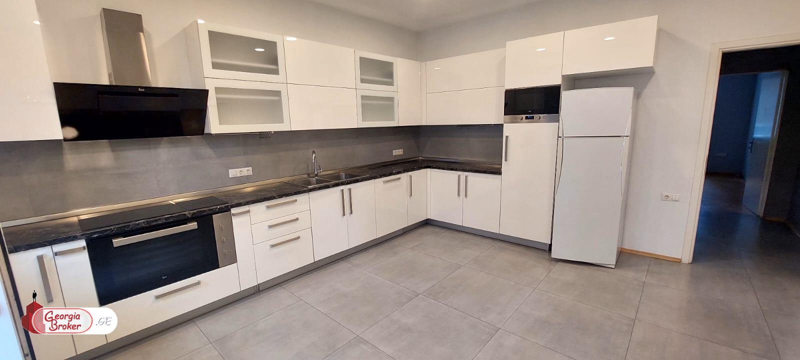 ქირავდება ახალი გარემონტებული  კომეციული   ფართი  საბურთალოზე