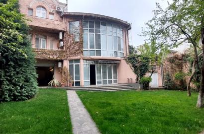 ქირავდება ახალი გარემონტებული  კომეციული   ფართი  საბურთალოზე