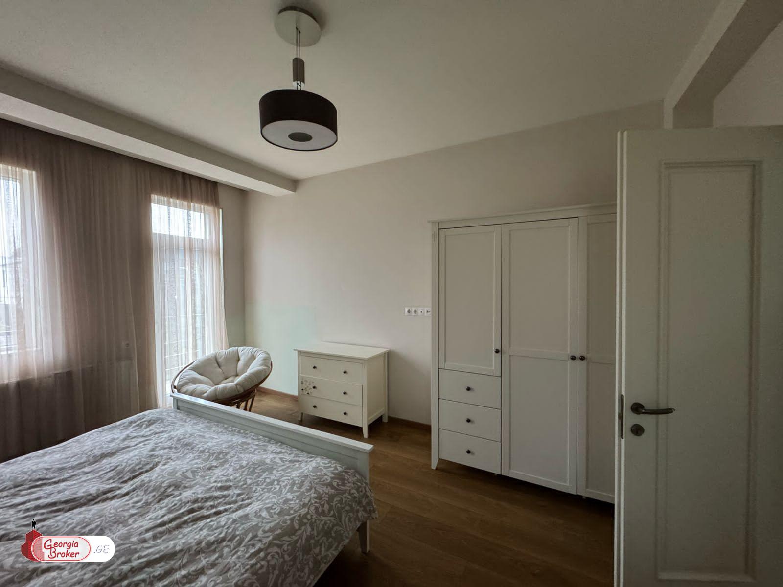 nearly repaired 11-room house for sale