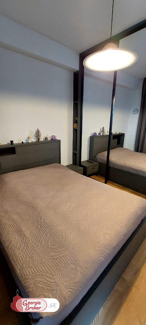 იყიდება ახალი გარემონტებული 4 ოთახიანი ბინა  ვაკის პარკთან