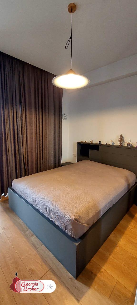 იყიდება ახალი გარემონტებული 4 ოთახიანი ბინა  ვაკის პარკთან