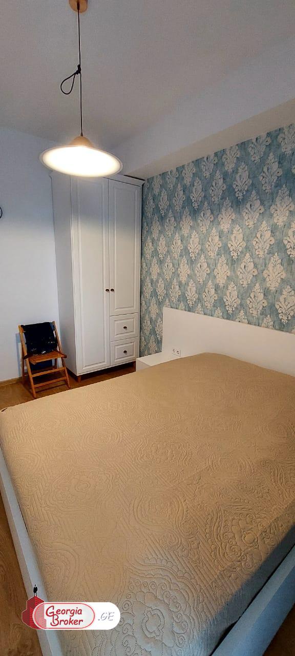 იყიდება ახალი გარემონტებული 4 ოთახიანი ბინა  ვაკის პარკთან