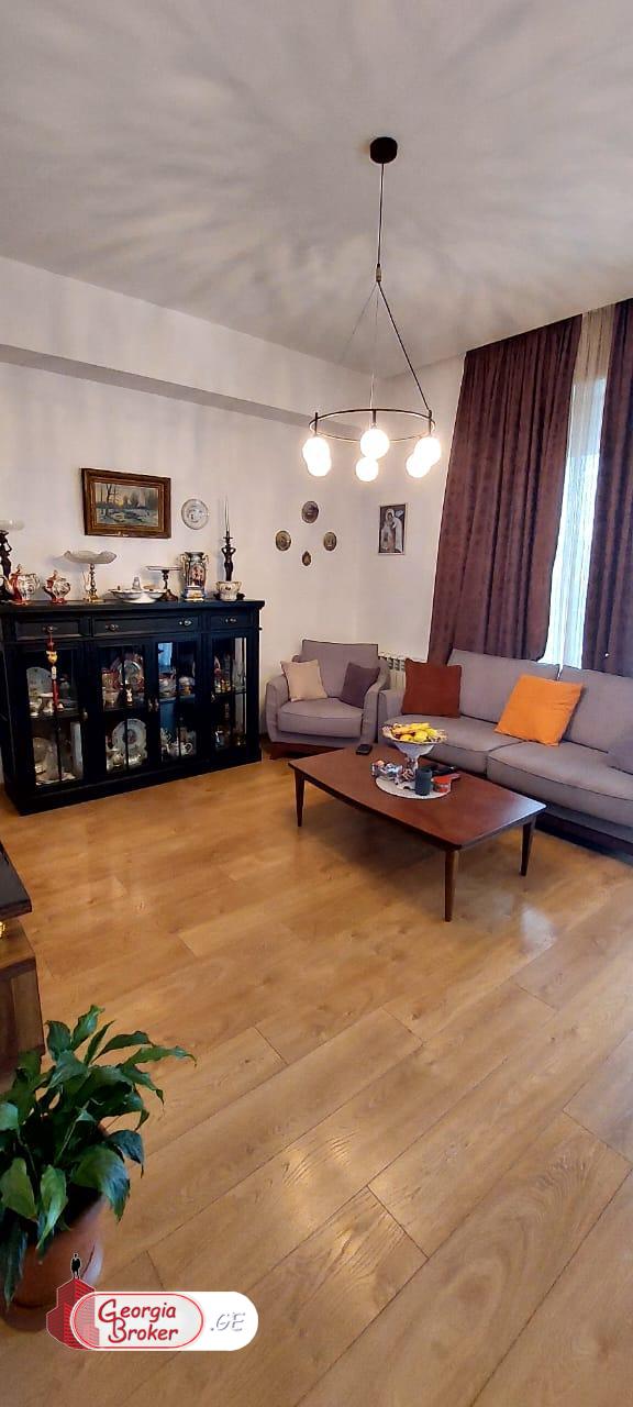 იყიდება ახალი გარემონტებული 3 ოთახიანი ბინა ვაკის პარკთან