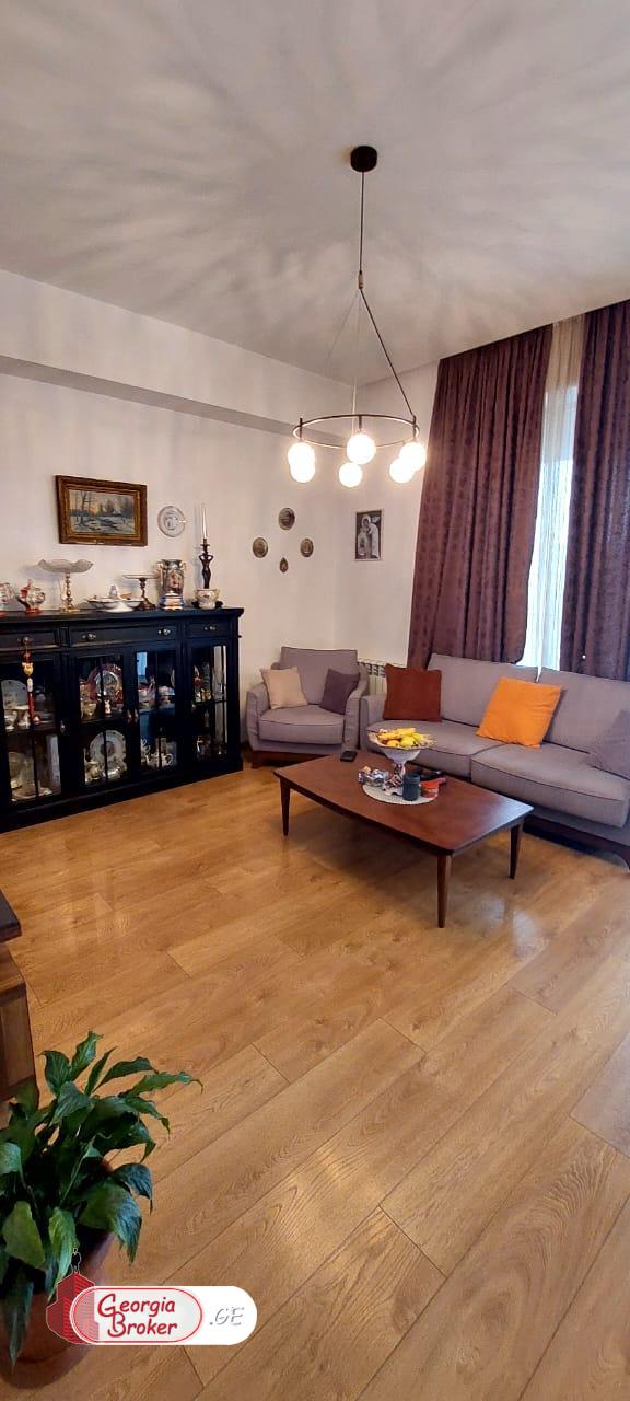 იყიდება ახალი გარემონტებული 3 ოთახიანი ბინა ვაკის პარკთან