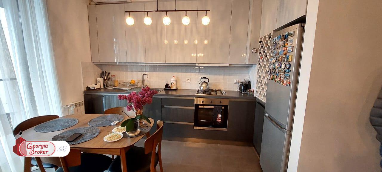 იყიდება ახალი გარემონტებული 3 ოთახიანი ბინა ვაკის პარკთან