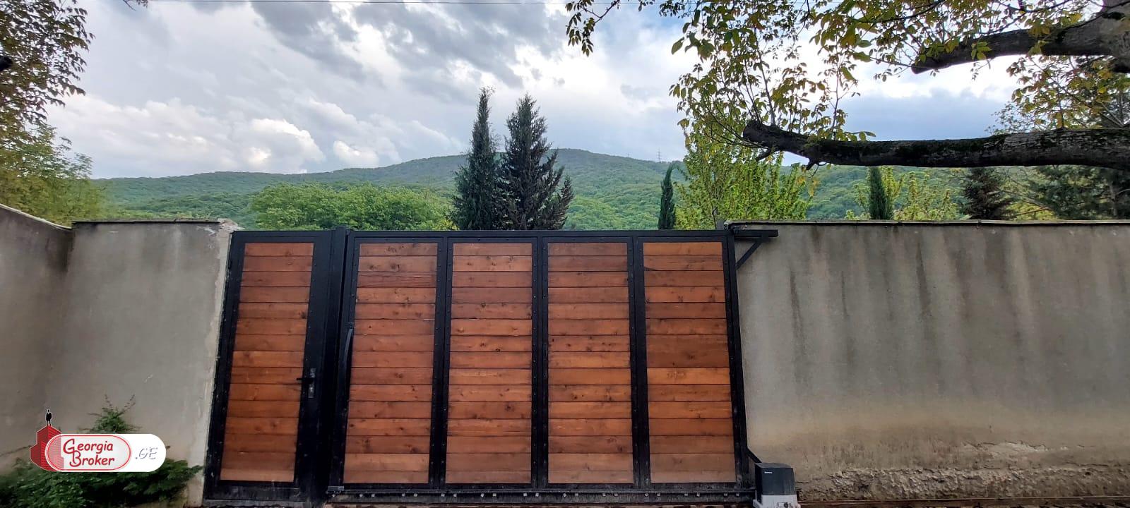 იყიდება ახალი გარემონტებული 7 ოთახიანი სახლი არმაზში