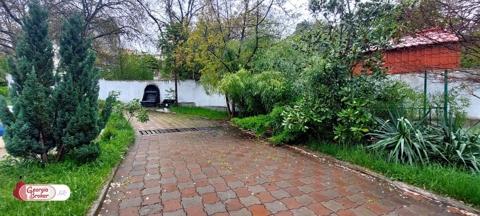 nearly repaired 9-room house for sale