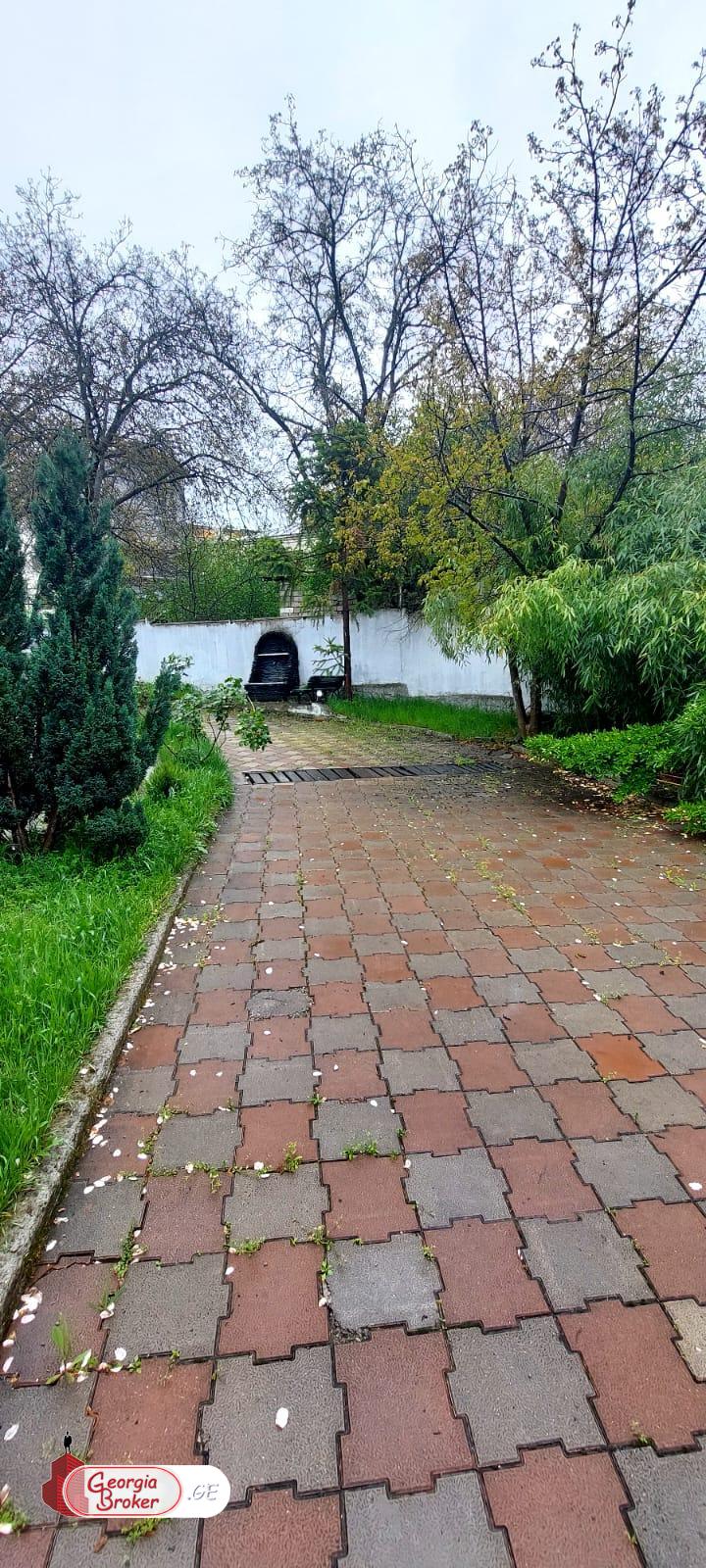 продается дом с новым ремонтом 8-комнат