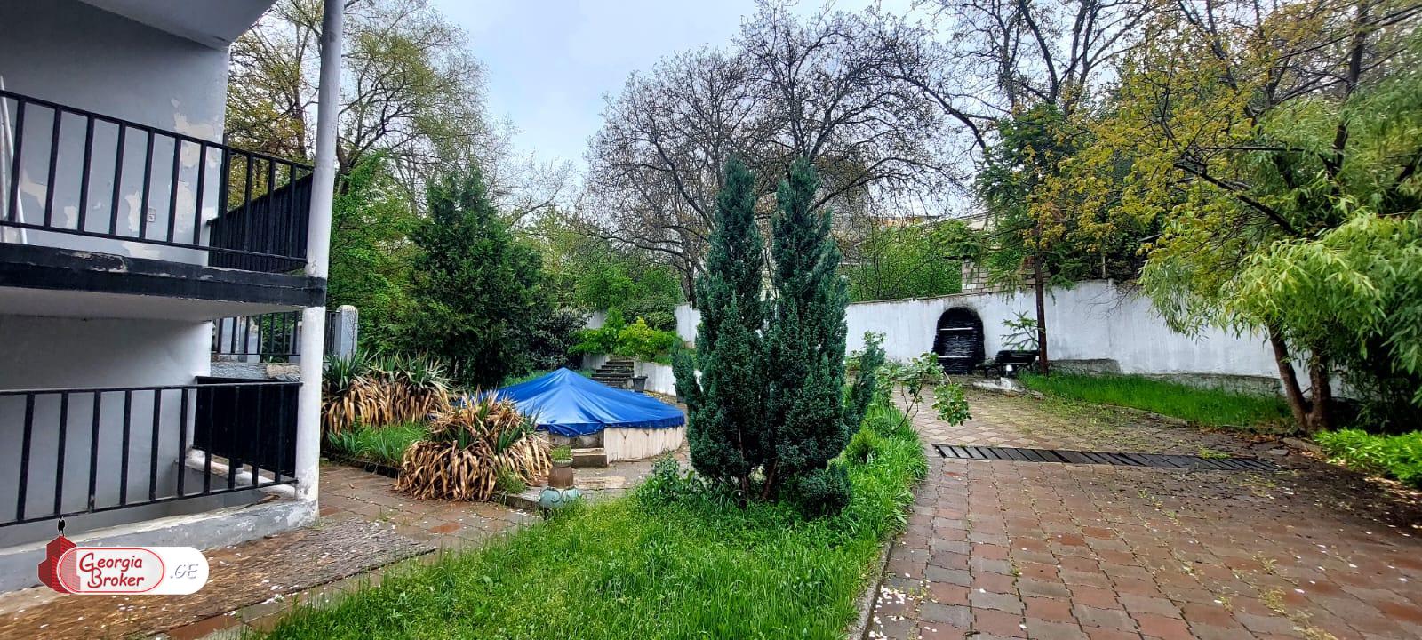 nearly repaired 9-room house for sale