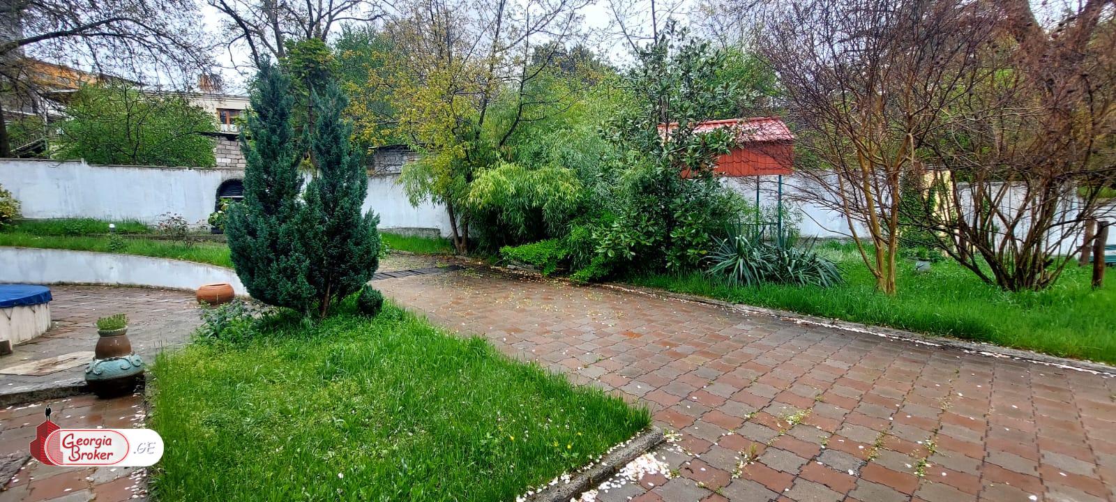 nearly repaired 7-room house for rent