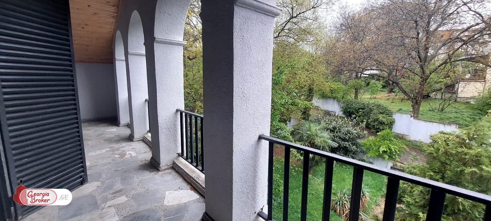 nearly repaired 7-room house for rent