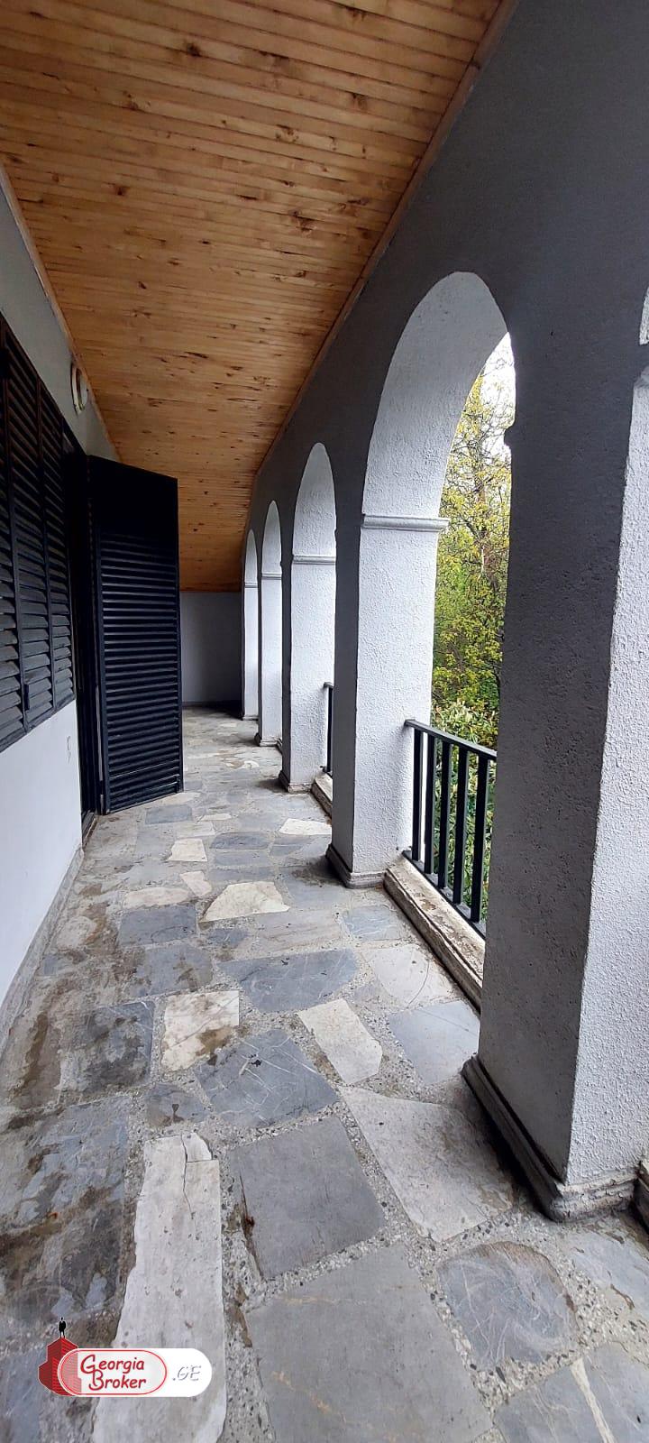 nearly repaired 7-room house for rent