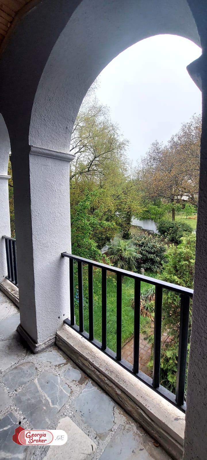 nearly repaired 9-room house for sale