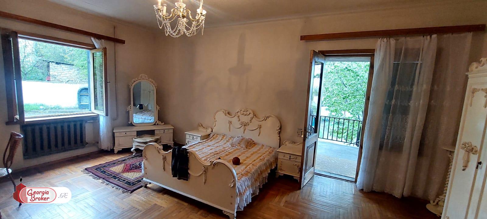 продается дом с новым ремонтом 8-комнат