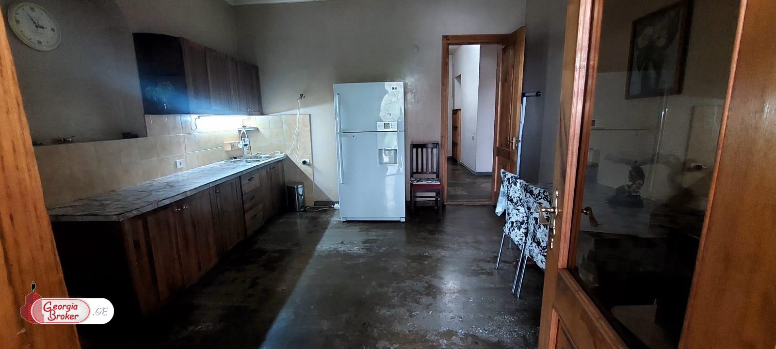 nearly repaired 7-room house for rent