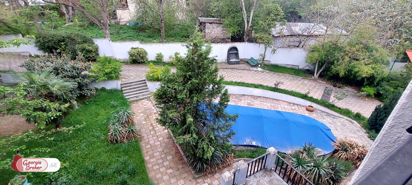 продается дом с новым ремонтом 8-комнат