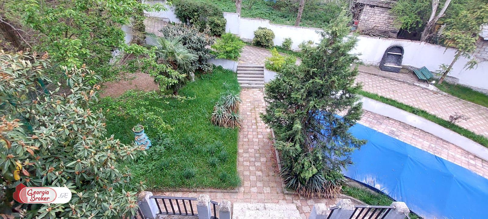 продается дом с новым ремонтом 8-комнат