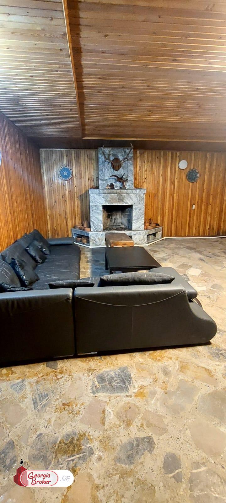 продается дом с новым ремонтом 8-комнат