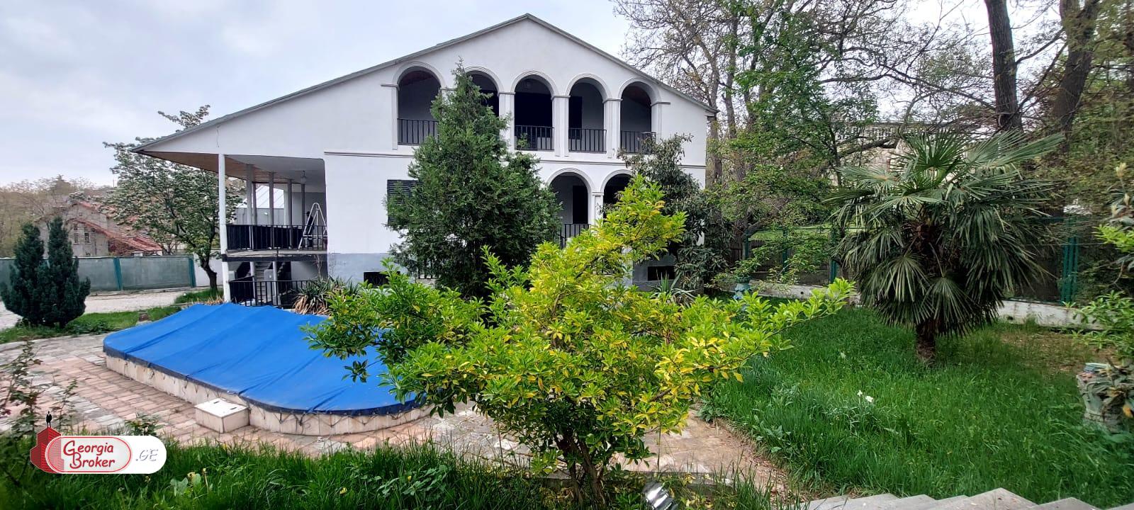 nearly repaired 7-room house for rent