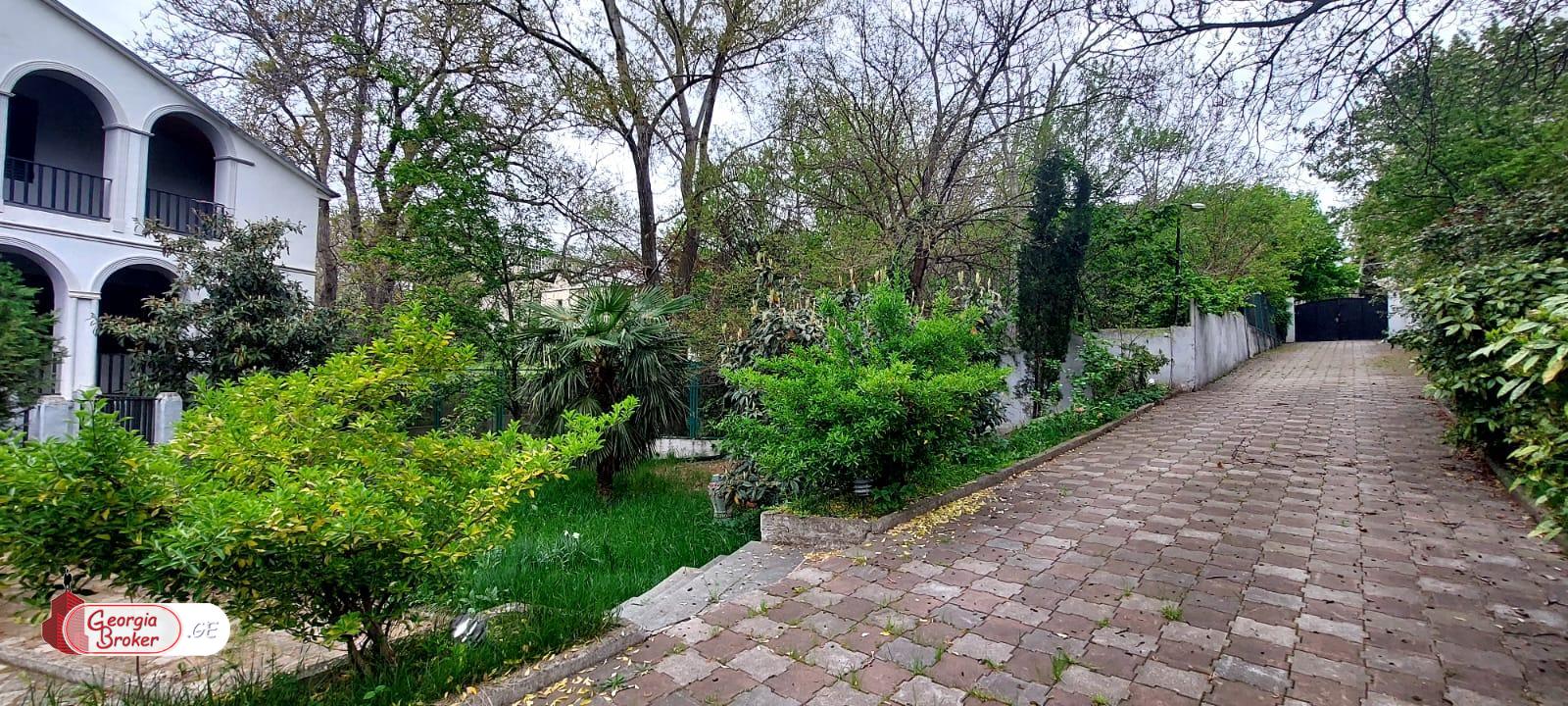 nearly repaired 7-room house for rent