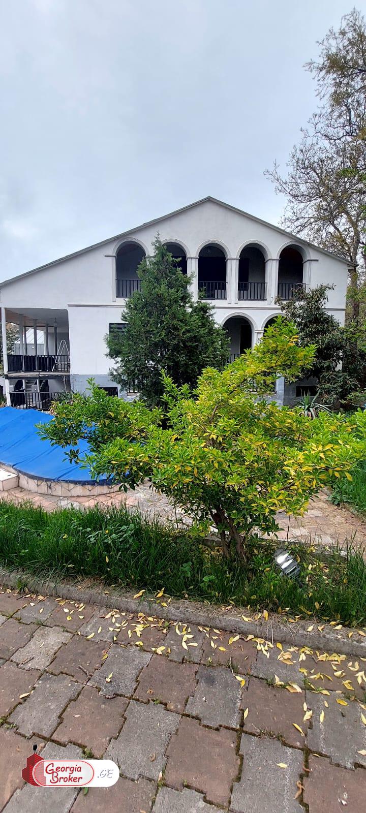 продается дом с новым ремонтом 8-комнат