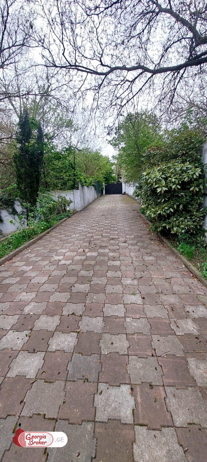 nearly repaired 7-room house for rent