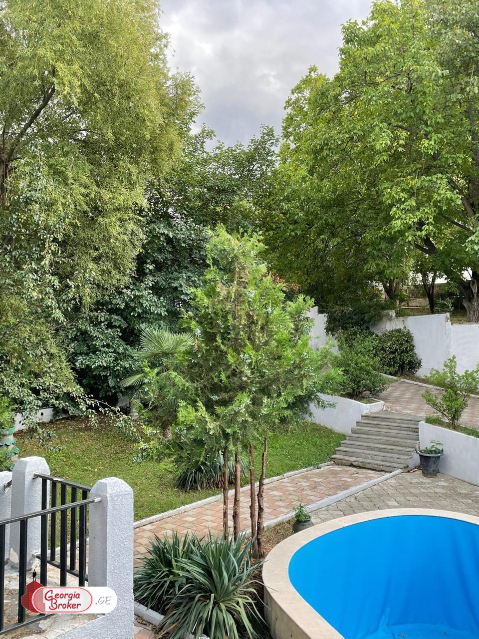 nearly repaired 7-room house for rent