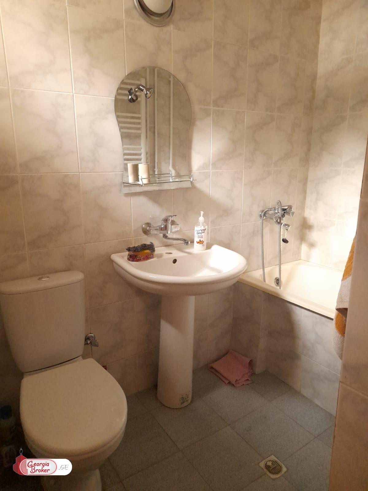 nearly repaired 6-room house for rent