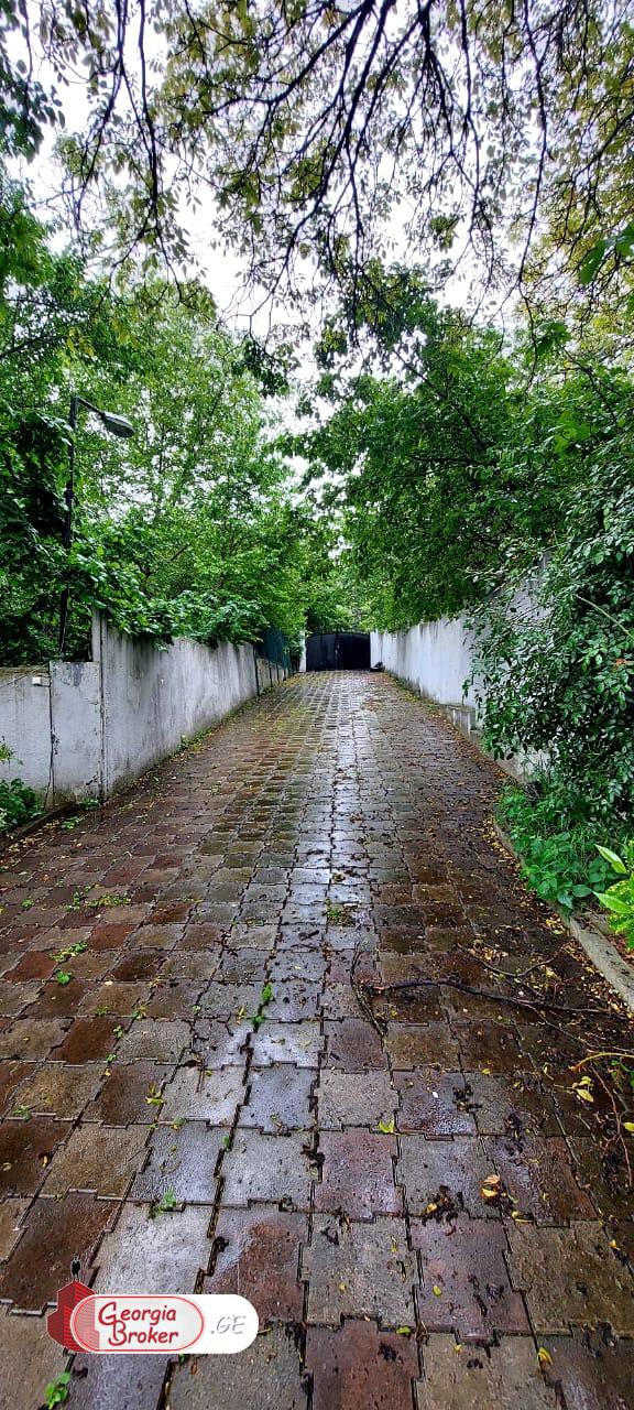 nearly repaired 9-room house for sale