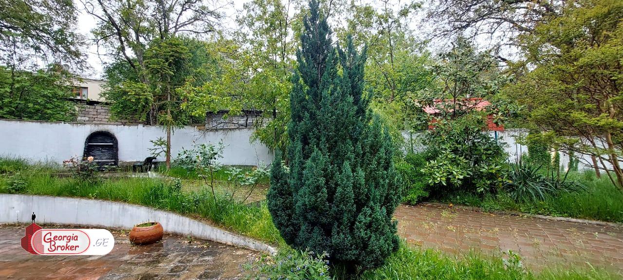 nearly repaired 9-room house for sale