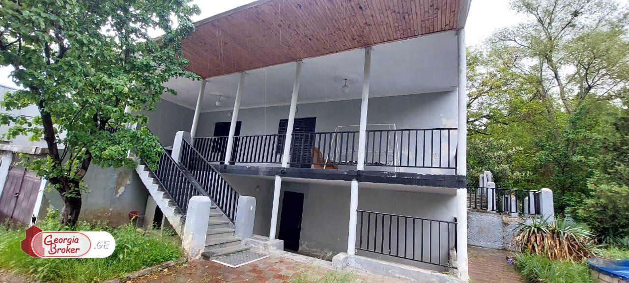 продается дом с новым ремонтом 8-комнат