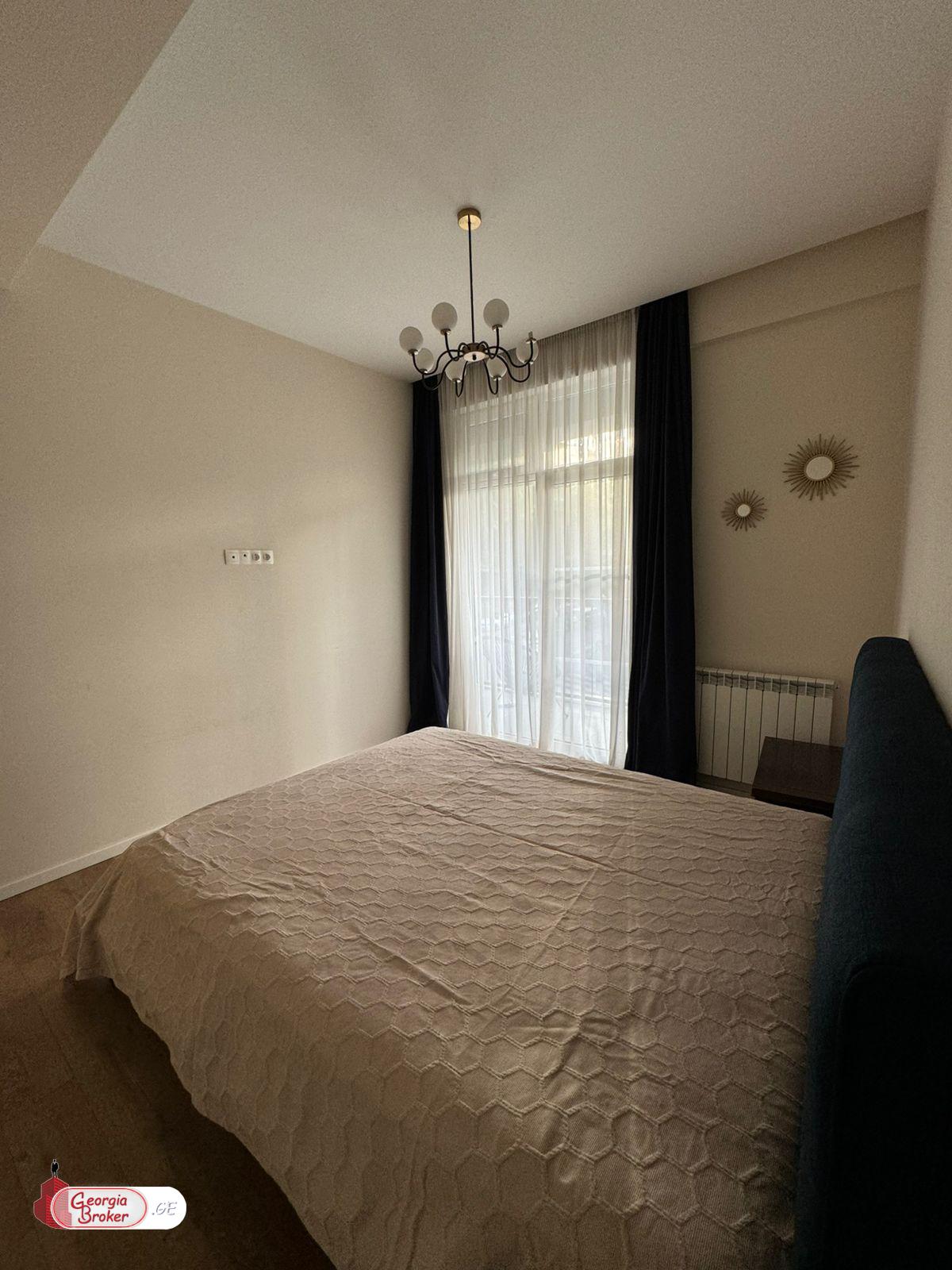 в аренду квартира с новым ремонтом 3-комнаты