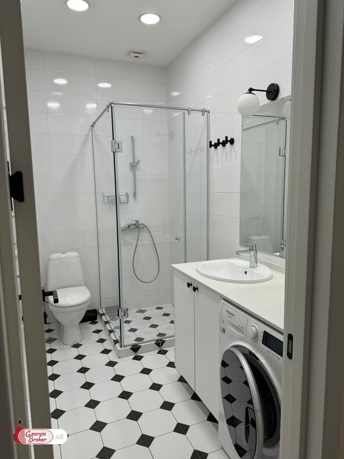 в аренду квартира с новым ремонтом 3-комнаты