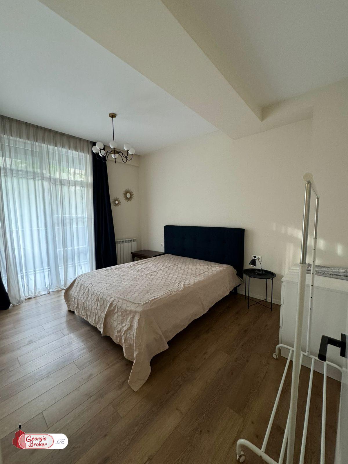 в аренду квартира с новым ремонтом 3-комнаты