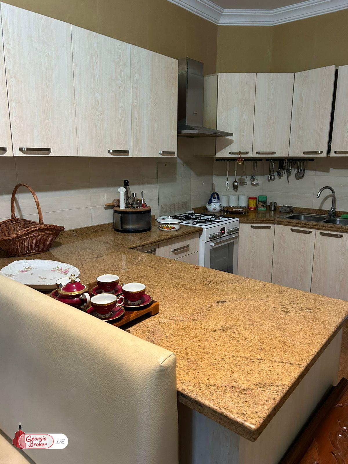 в аренду дом с новым ремонтом 9-комнат