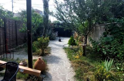 იყიდება ახალი გარემონტებული 9 ოთახიანი სახლი თხინვალაში