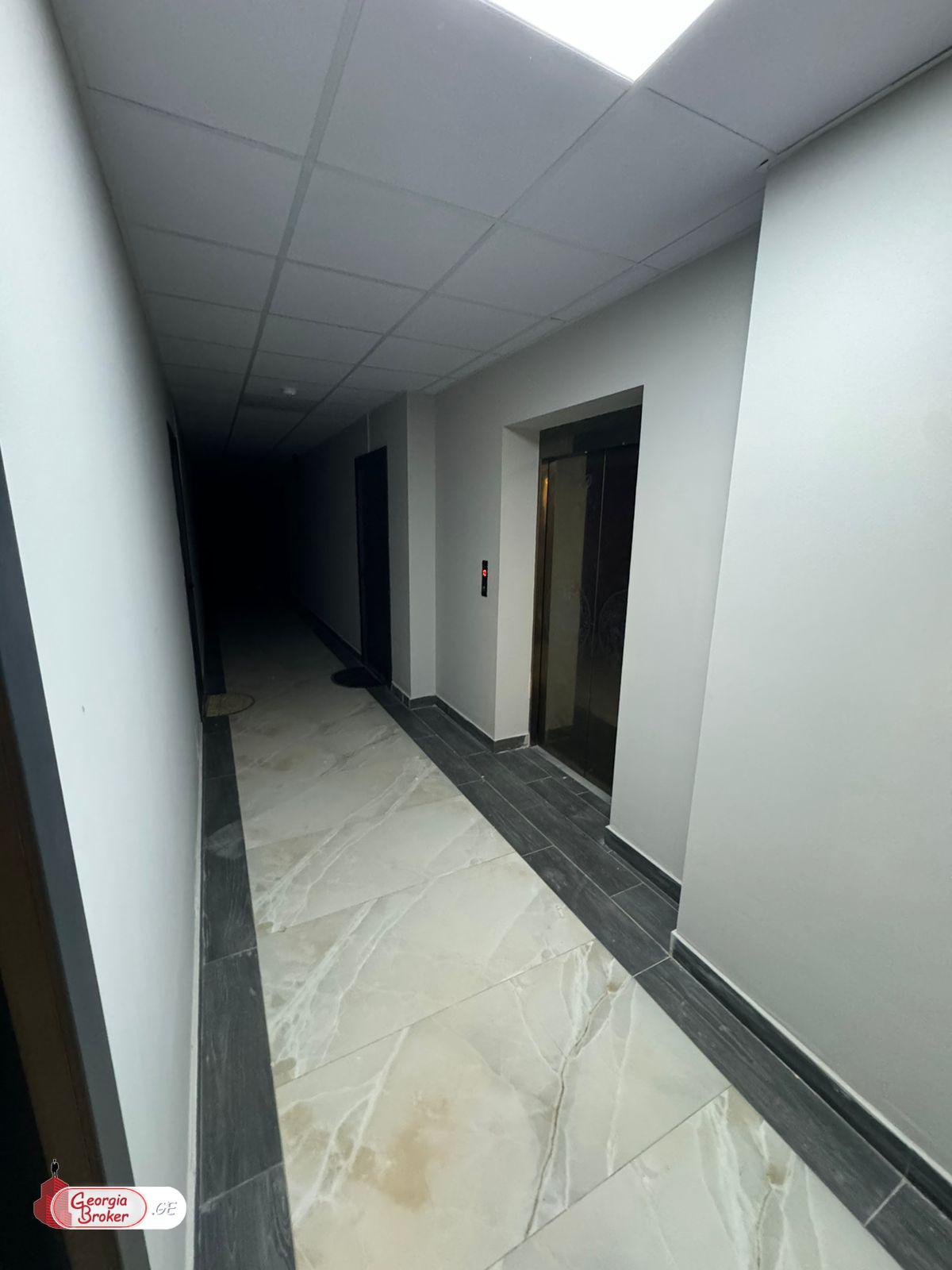 იყიდება ახალი აშენებული 4 ოთახიანი ბინა დიდ დიღომში