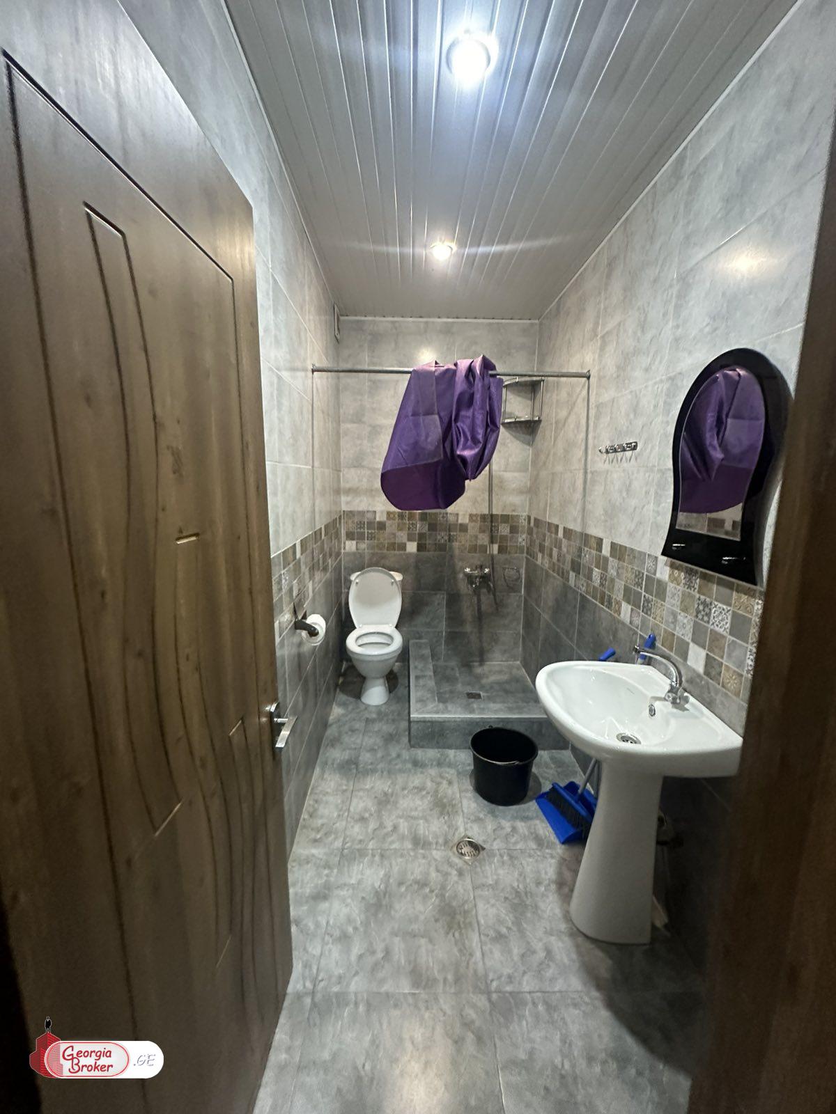 იყიდება ახალი გარემონტებული 2 ოთახიანი ბინა სანზონაში