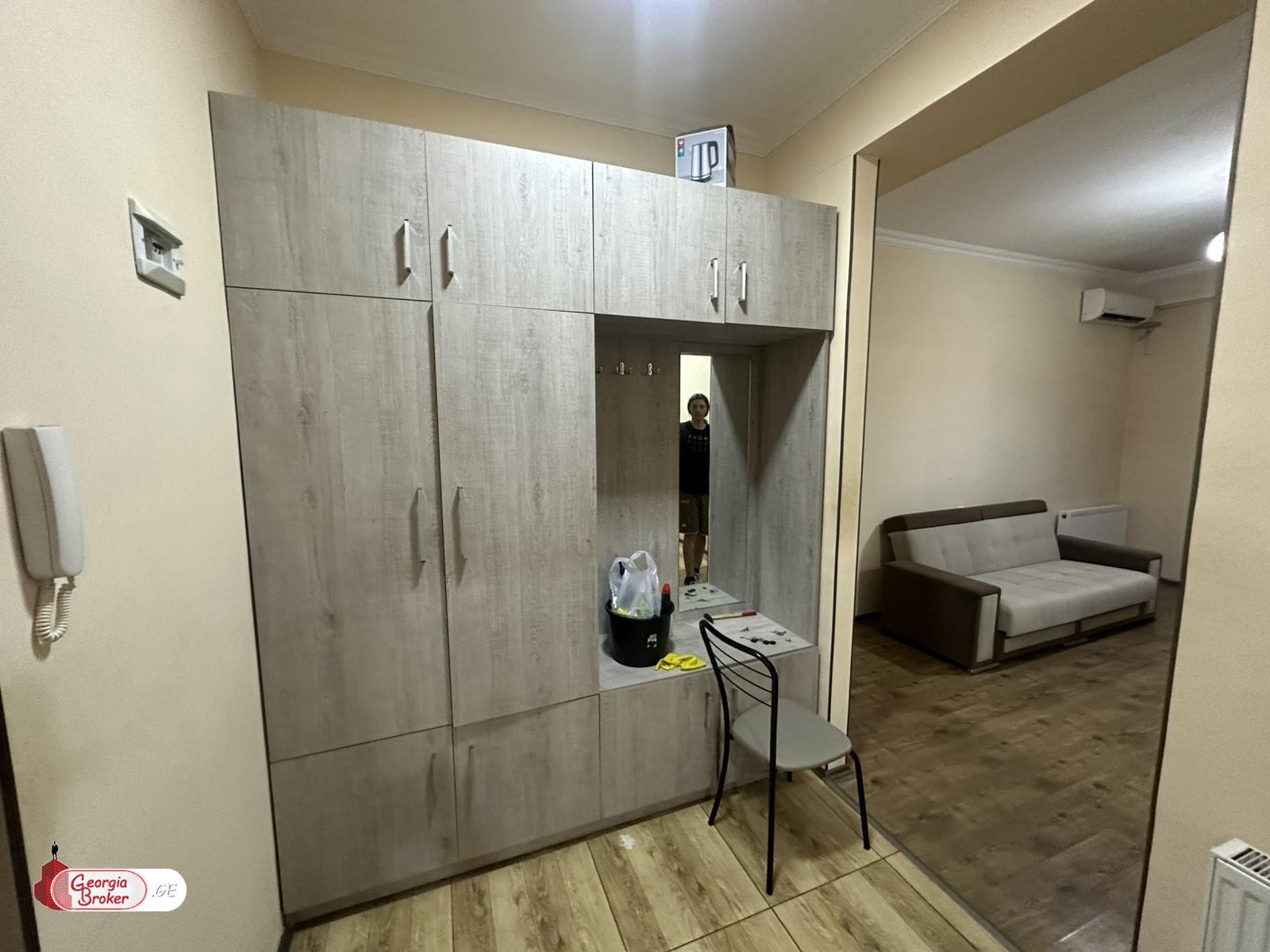 იყიდება ახალი გარემონტებული 2 ოთახიანი ბინა სანზონაში