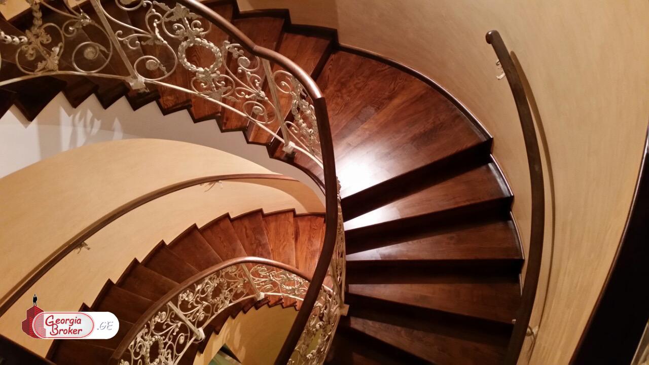 nearly repaired 12-room house for sale