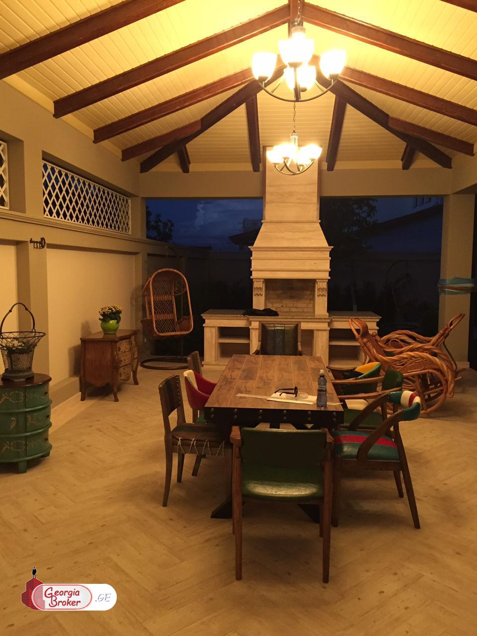 продается офис с новым ремонтом 12-комнат