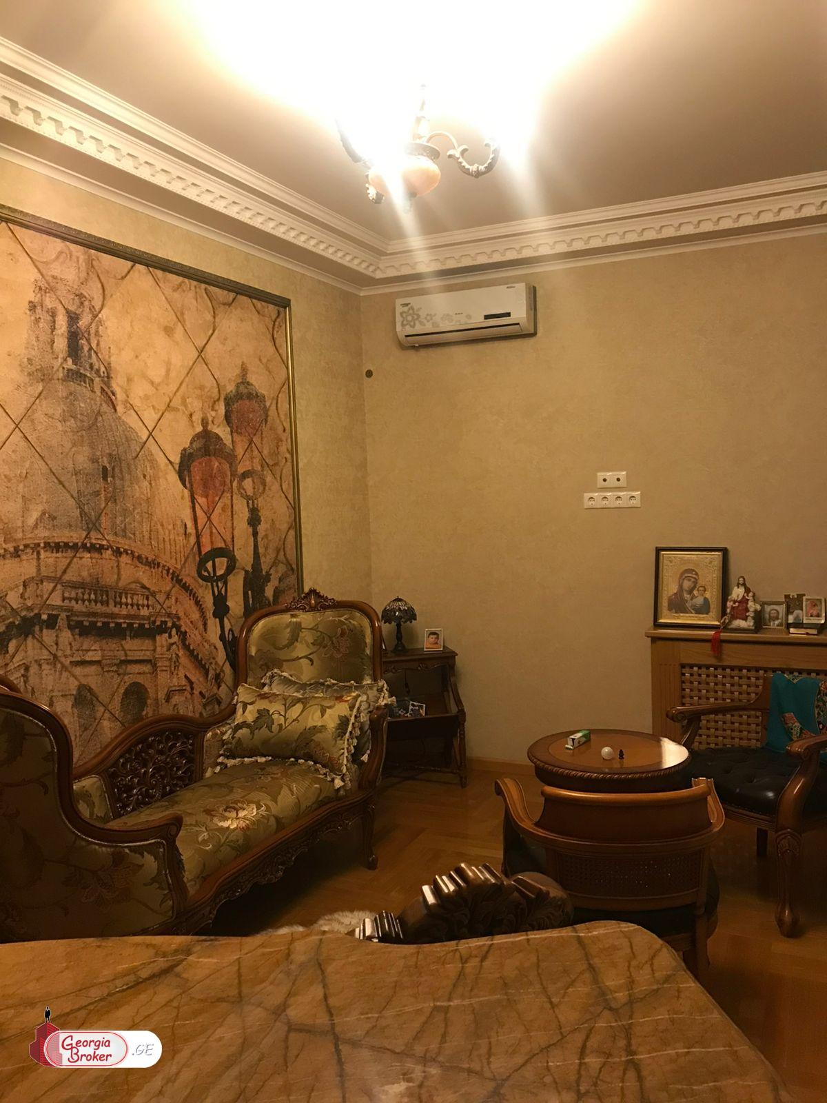 продается офис с новым ремонтом 12-комнат