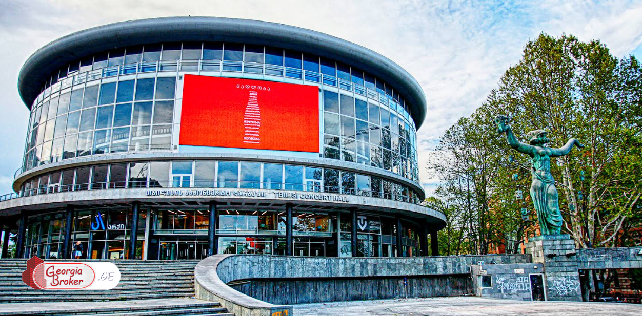 nearly repaired 5-room apartment for rent