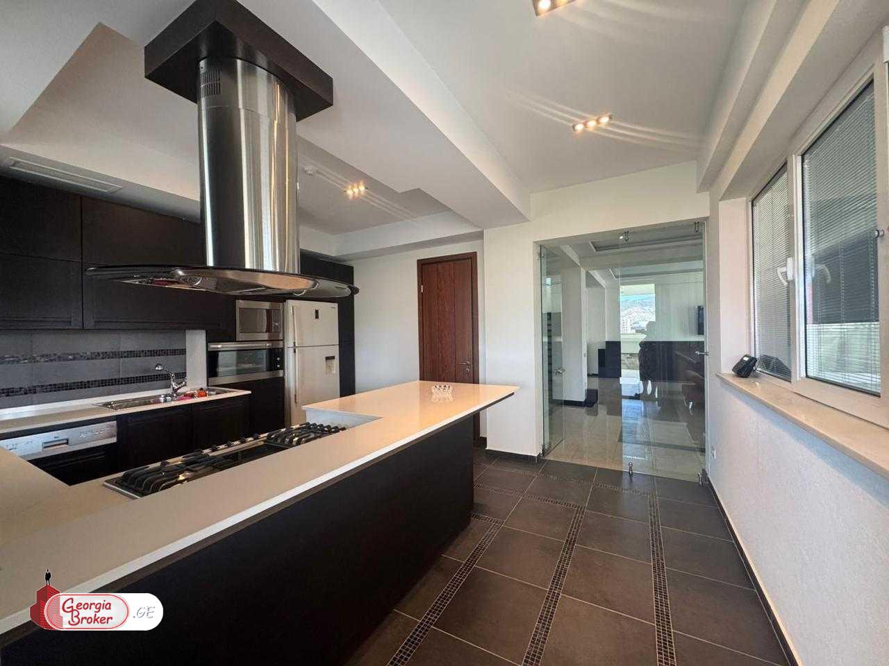 в аренду квартира с новым ремонтом 6-комнат