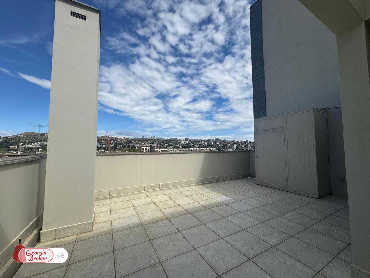 в аренду квартира с новым ремонтом 6-комнат