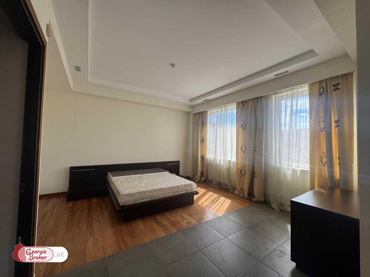 в аренду квартира с новым ремонтом 6-комнат