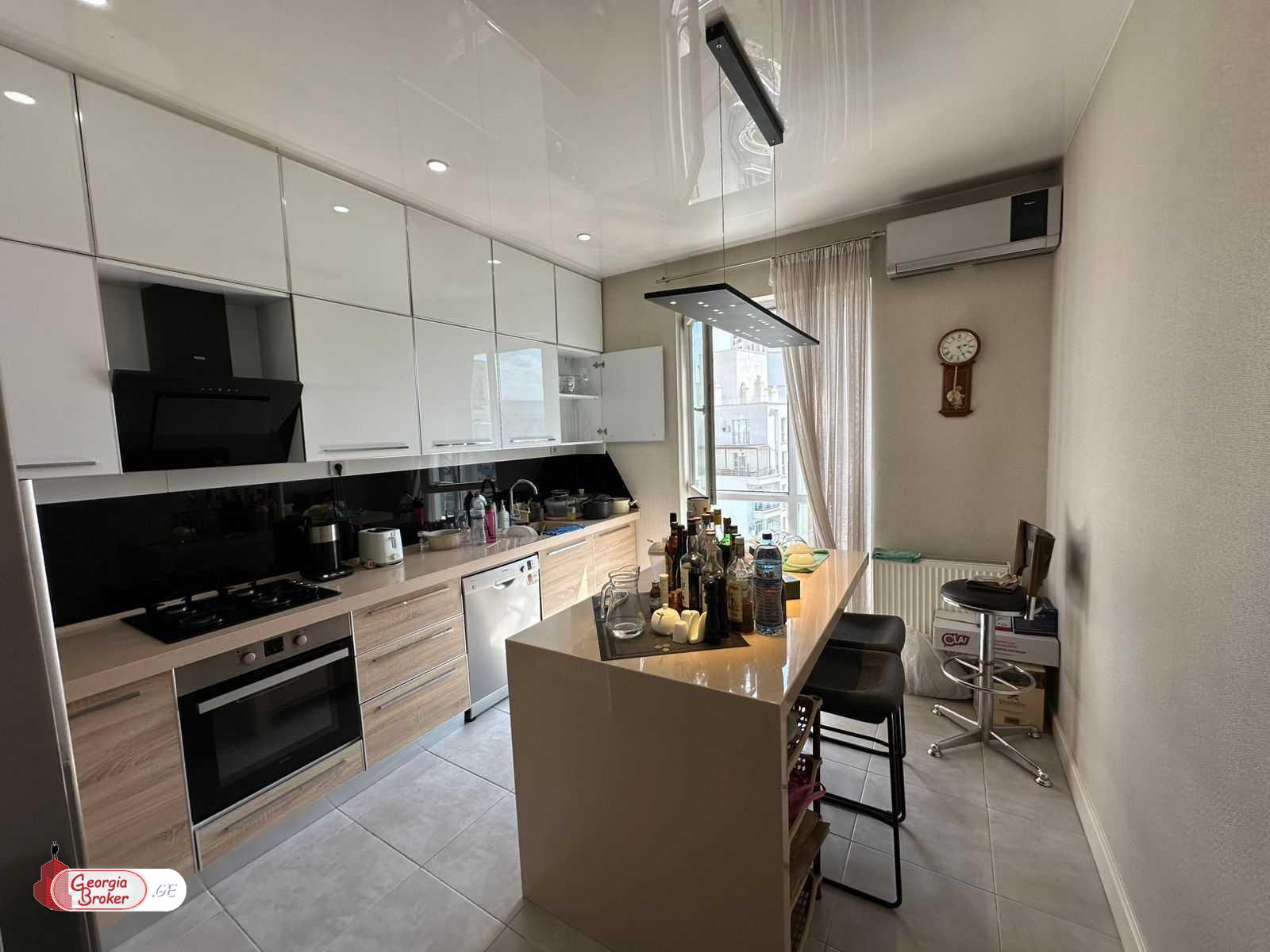 იყიდება ახალი გარემონტებული 7 ოთახიანი ბინა   "მწვანე ალმასში"