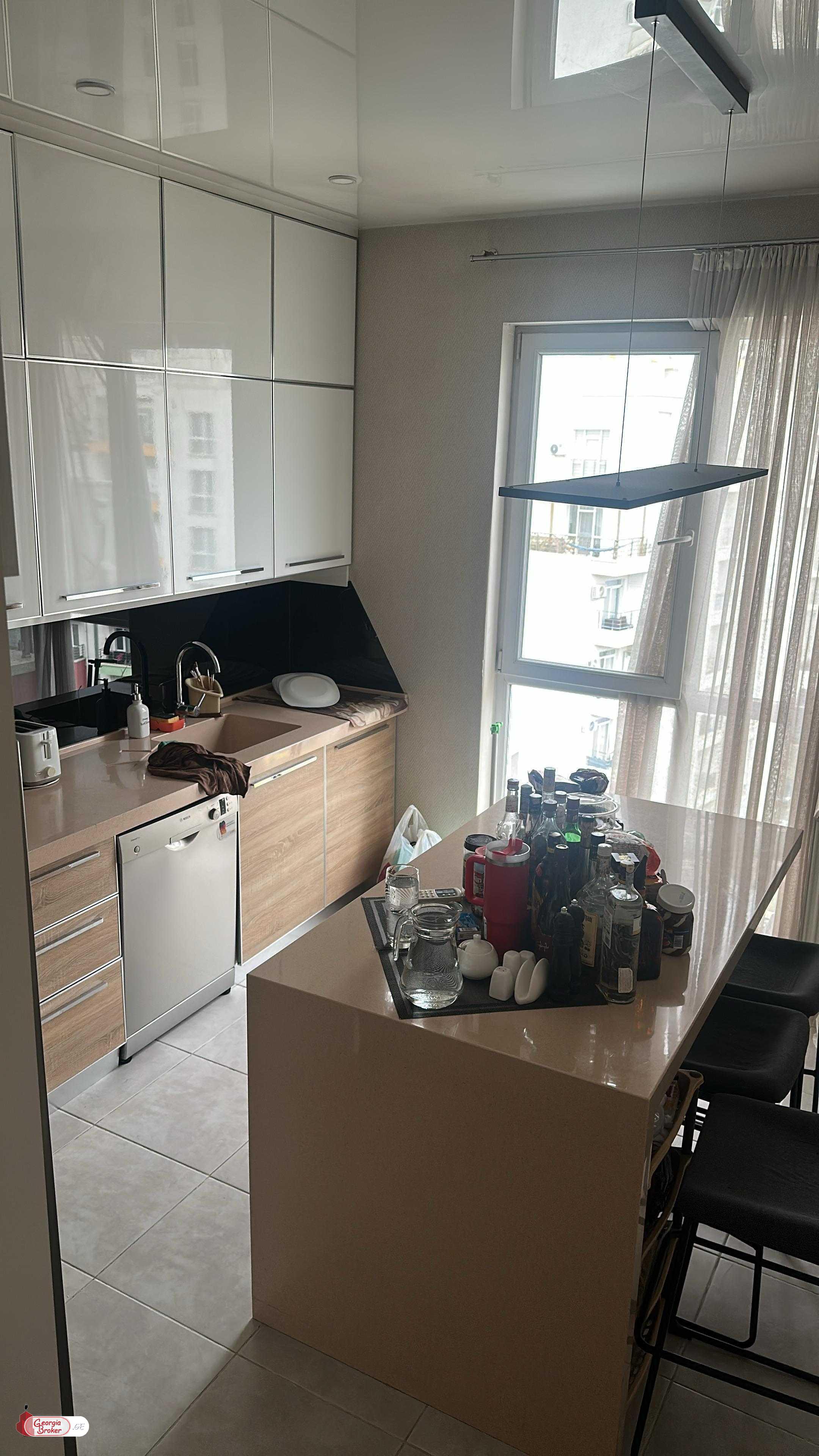 იყიდება ახალი გარემონტებული 7 ოთახიანი ბინა   "მწვანე ალმასში"